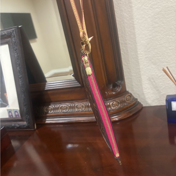 Louis Vuitton Pink and Monogram neverfull pouch - Picture 5 of 9